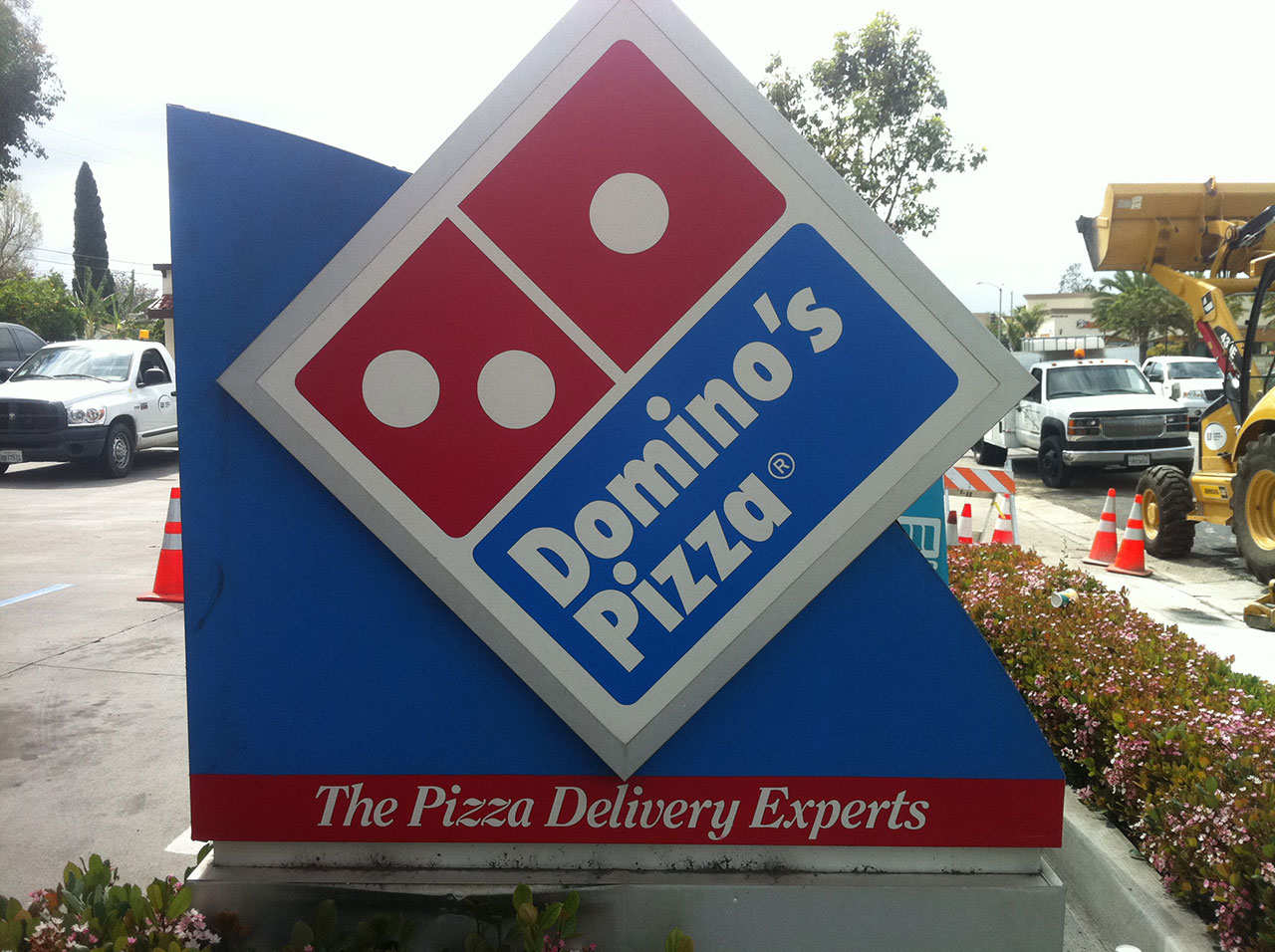 Dominos Pole Sign Made By USA Signs